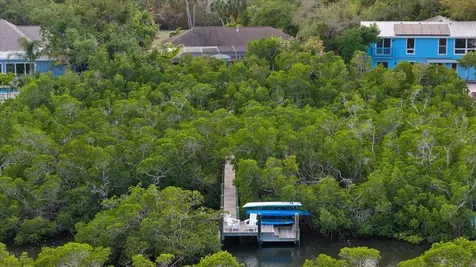 704 Tropical Circle Sarasota FL 34242