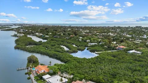 704 Tropical Circle Sarasota FL 34242