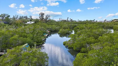 704 Tropical Circle Sarasota FL 34242