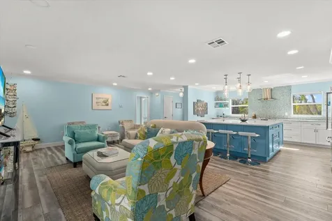 704 Tropical Circle Sarasota FL 34242