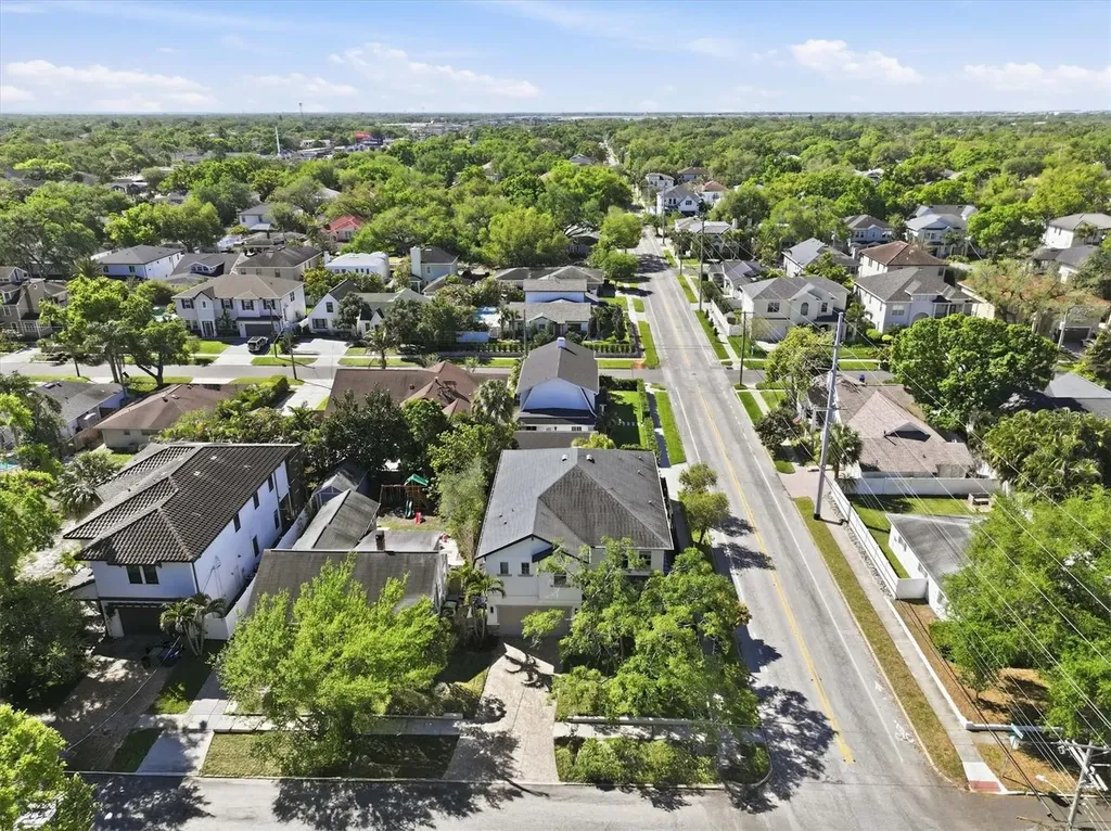 3824 W Santiago Street Tampa FL 33629