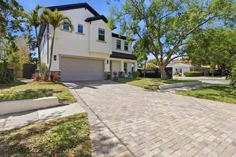 3824 W Santiago Street Tampa FL 33629