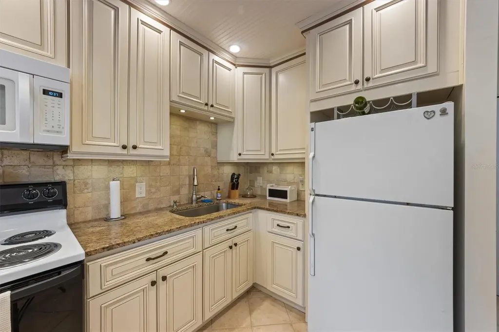 117 7th Street N Bradenton Beach FL 34217