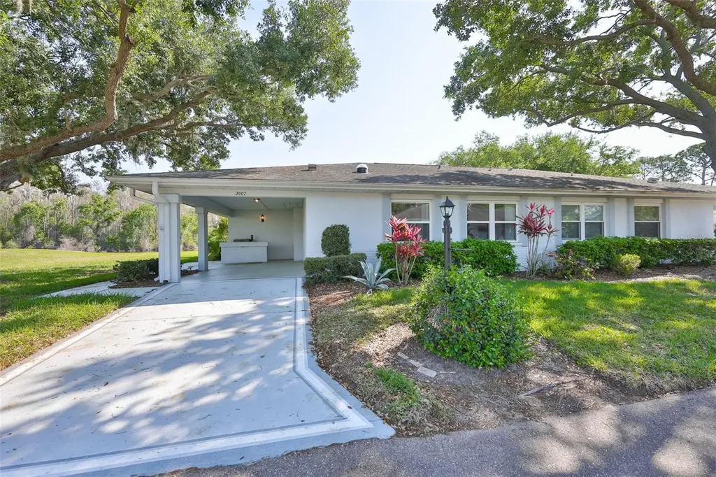 2007 N Halcyon Drive Sun City Center FL 33573