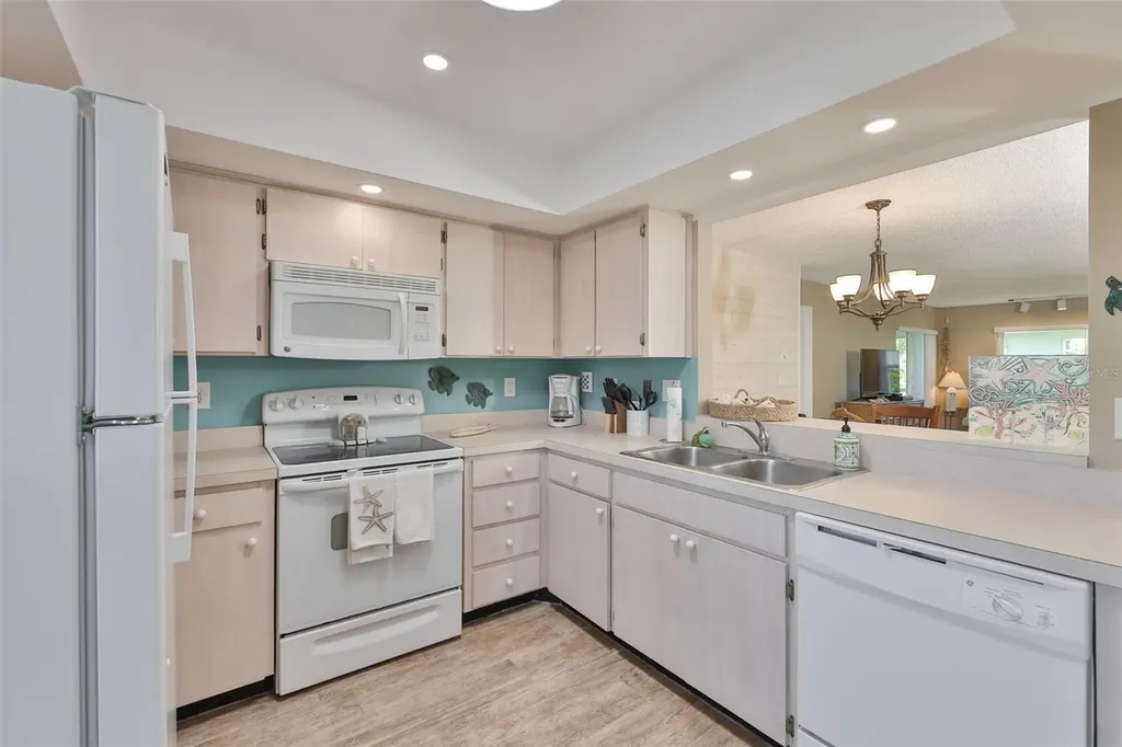 2007 N Halcyon Drive Sun City Center FL 33573