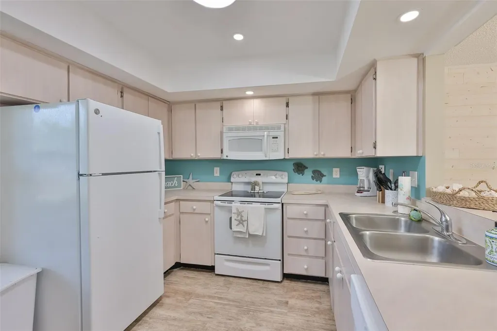 2007 N Halcyon Drive Sun City Center FL 33573