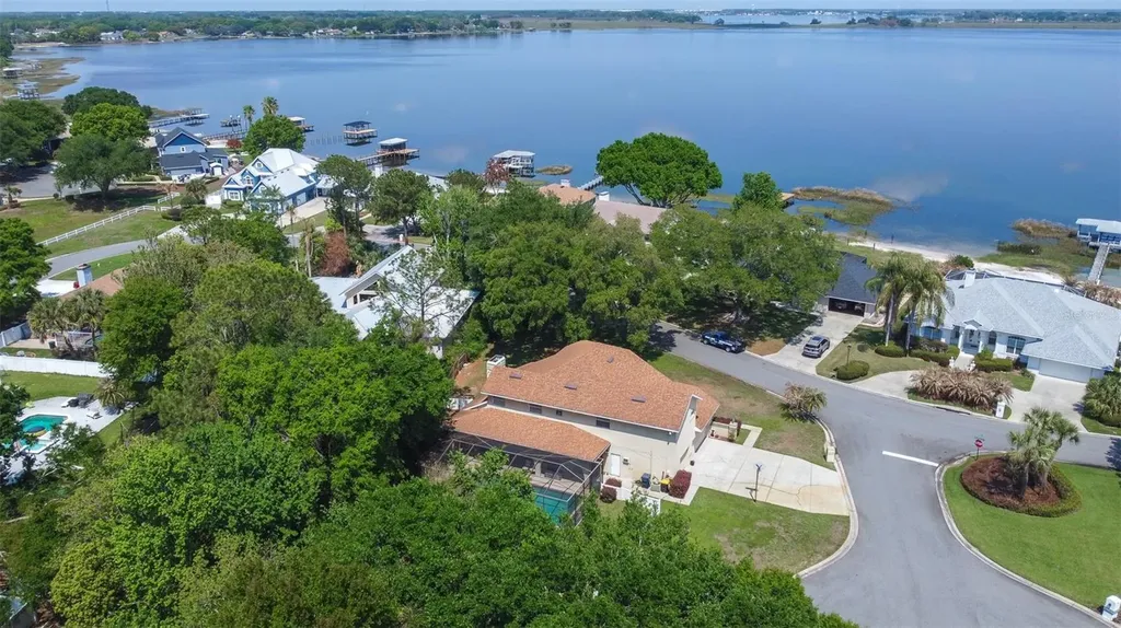 2134 Kirkland Lake Drive Auburndale FL 33823