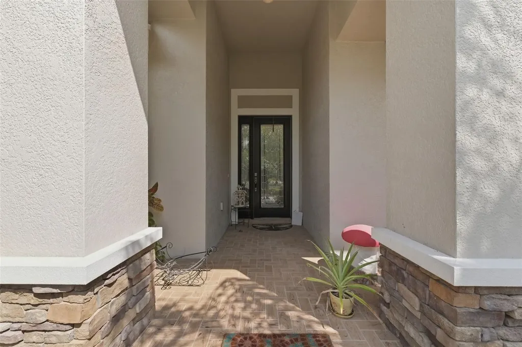 2732 Devonoak Boulevard Land O Lakes FL 34638