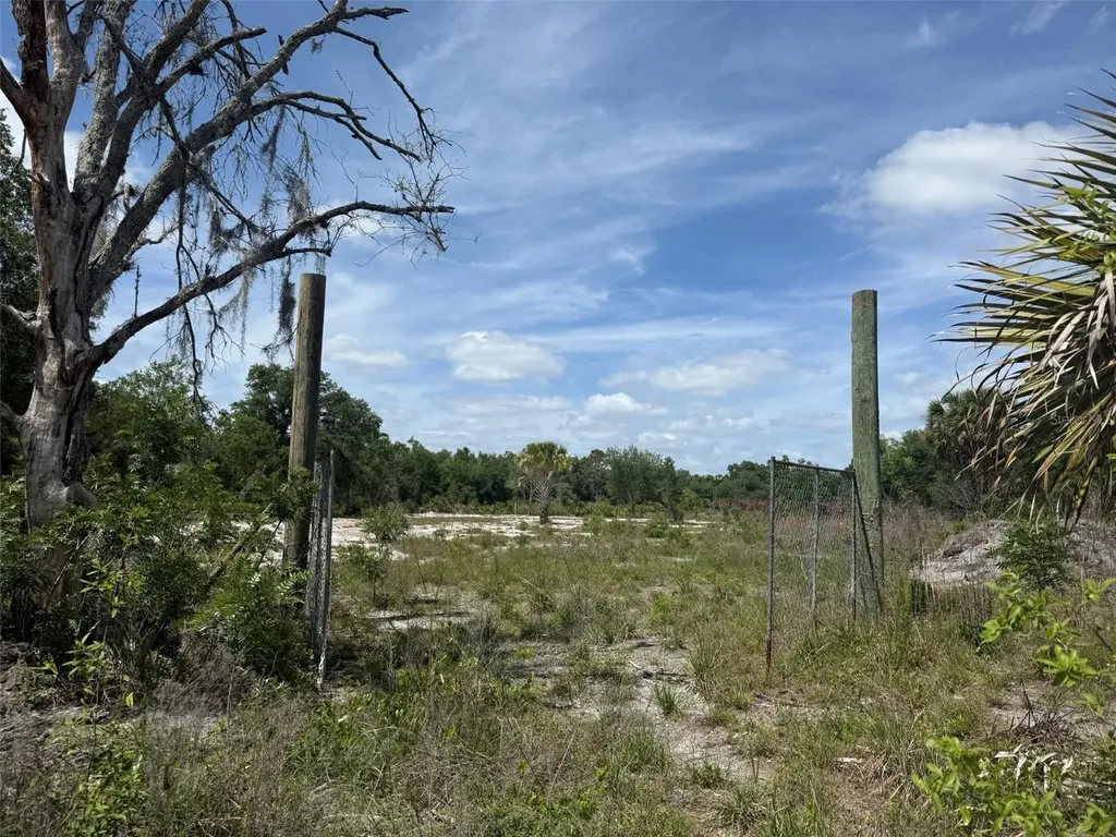 18121 NW 256th Street Okeechobee FL 34972