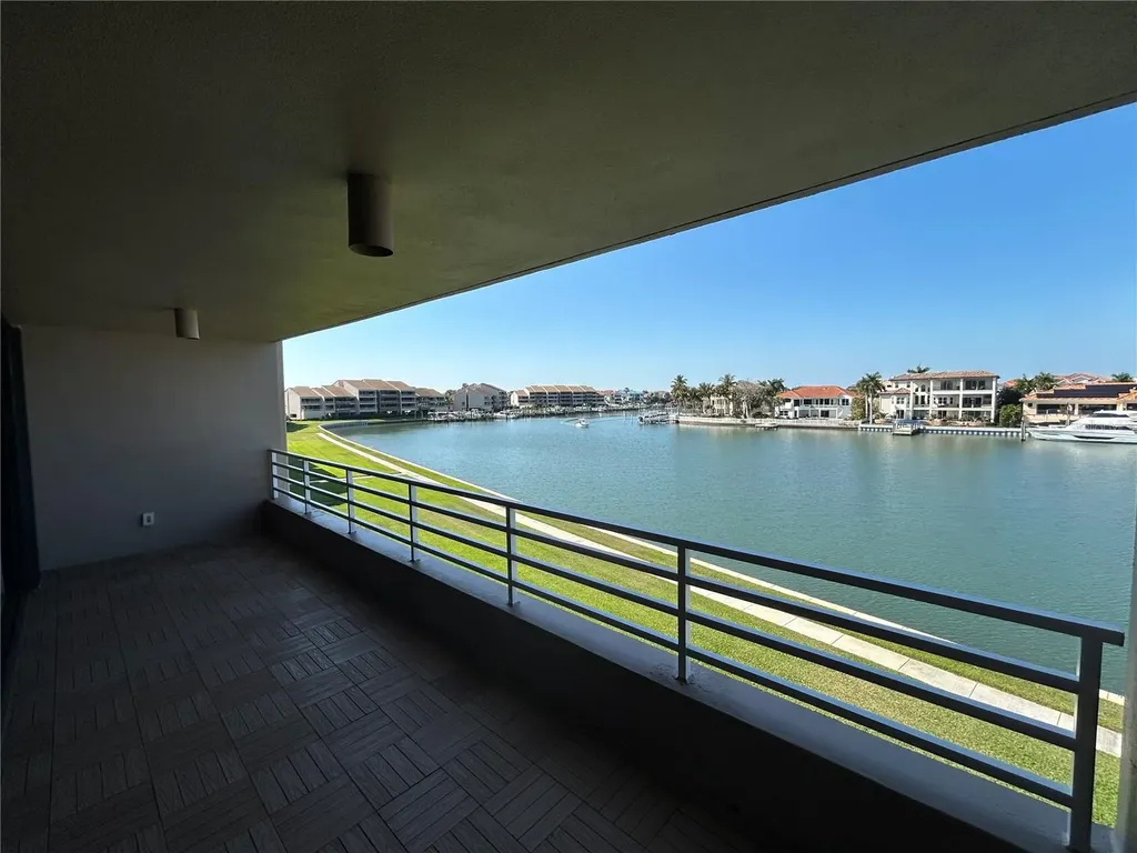 6260 Kipps Colony Court Gulfport FL 33707
