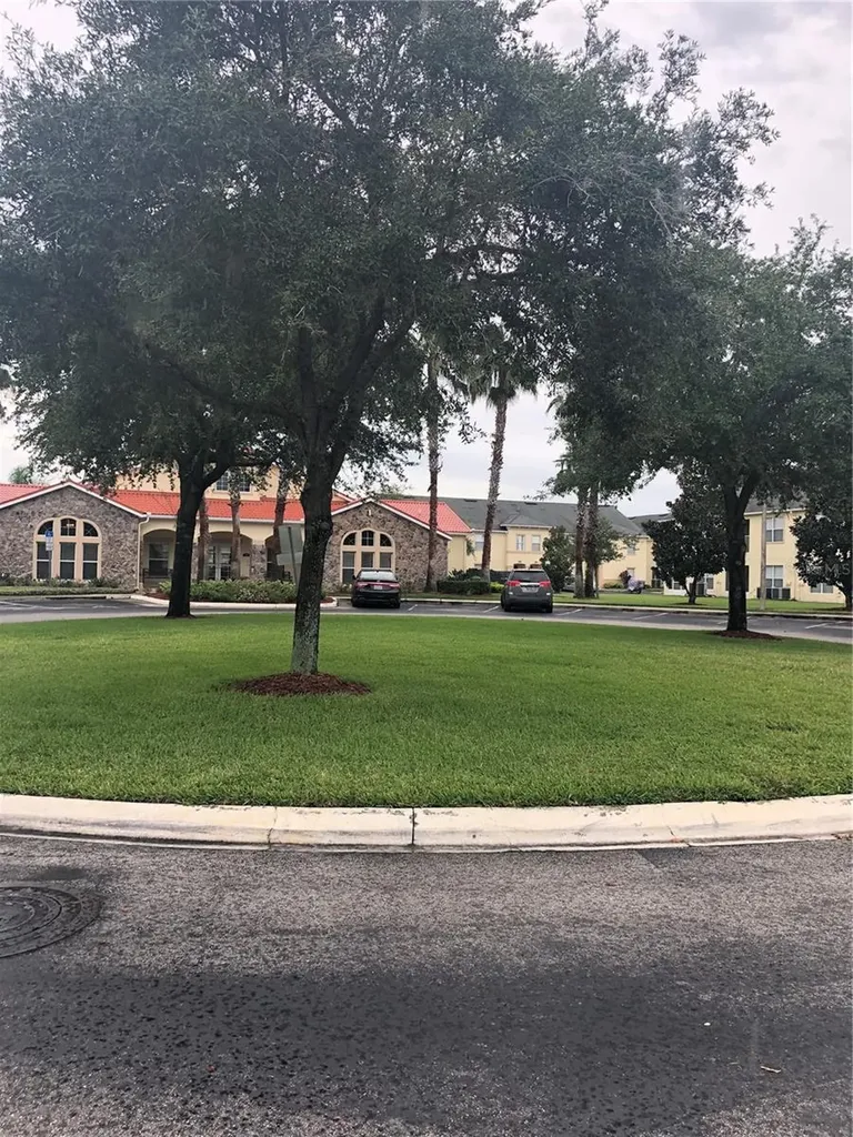 2720 Club Cortile Circle Kissimmee FL 34746