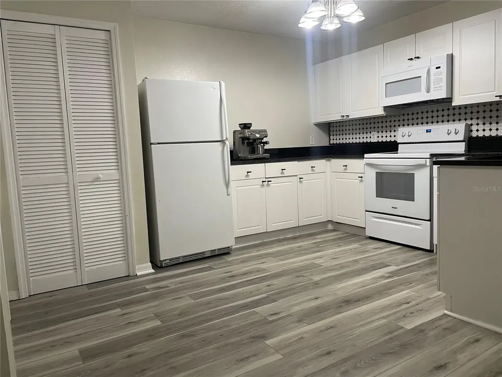 2720 Club Cortile Circle Kissimmee FL 34746