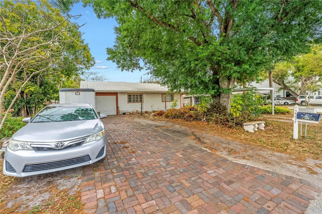 2334 Prospect Street Sarasota FL 34239