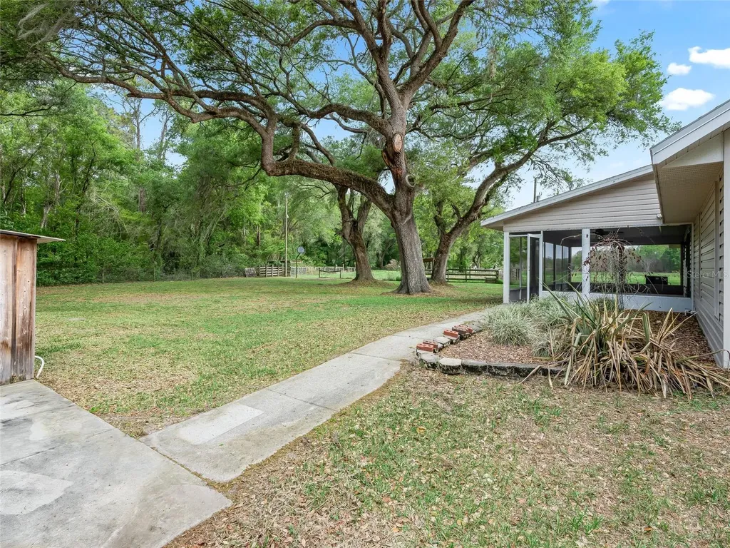 8234 S Us 301 Bushnell FL 33513