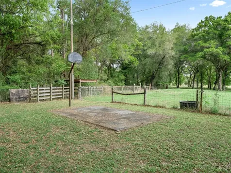 8234 S Us 301 Bushnell FL 33513