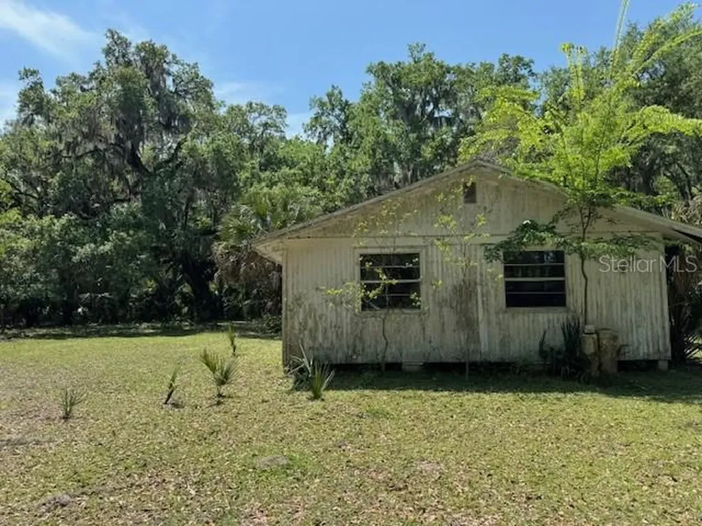 2992 N C 470 Lake Panasoffkee FL 33538