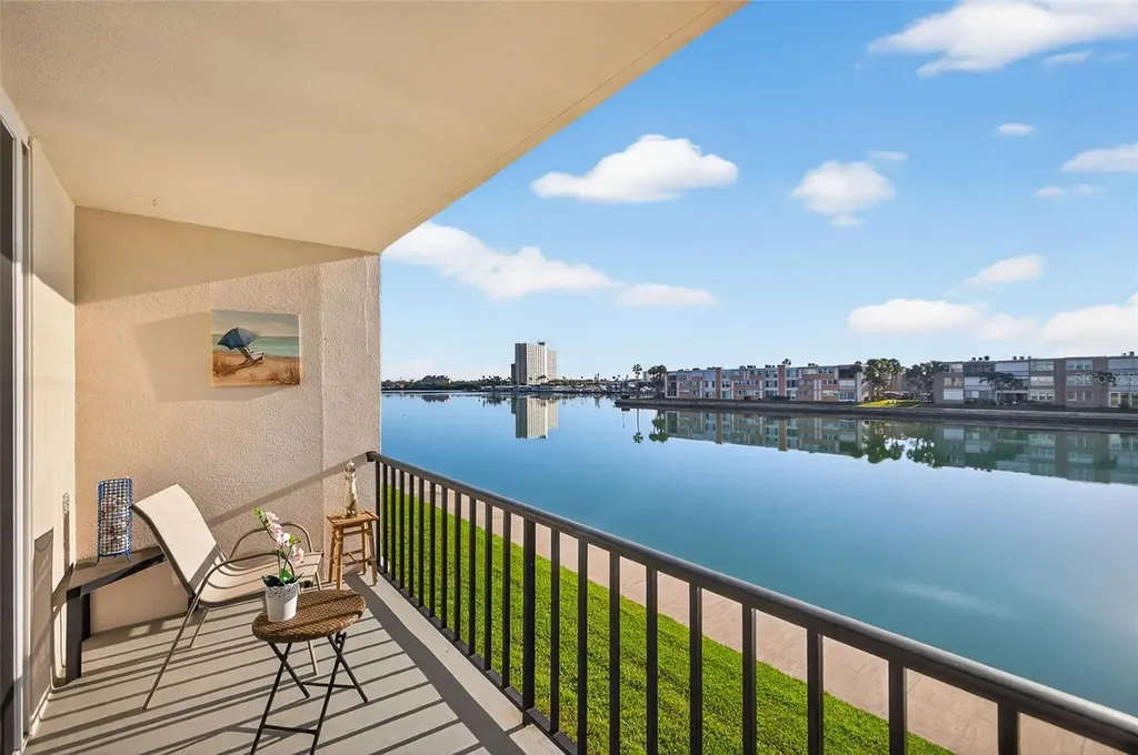 7625 Sun Island Drive S South Pasadena FL 33707