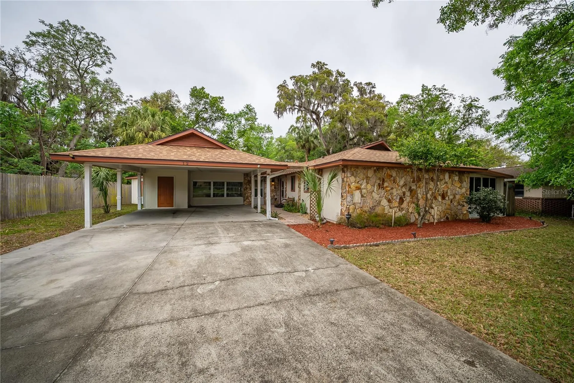 12 Spring Lake Way Ocala FL 34472