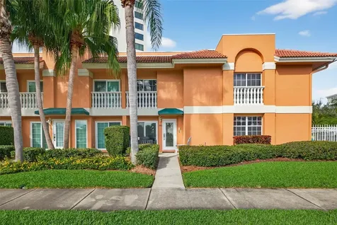 922 N Shore Drive NE St Petersburg FL 33701