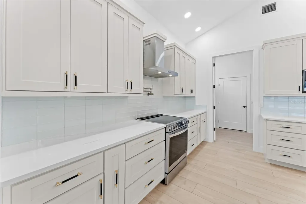 4907 15th Avenue N St Petersburg FL 33710