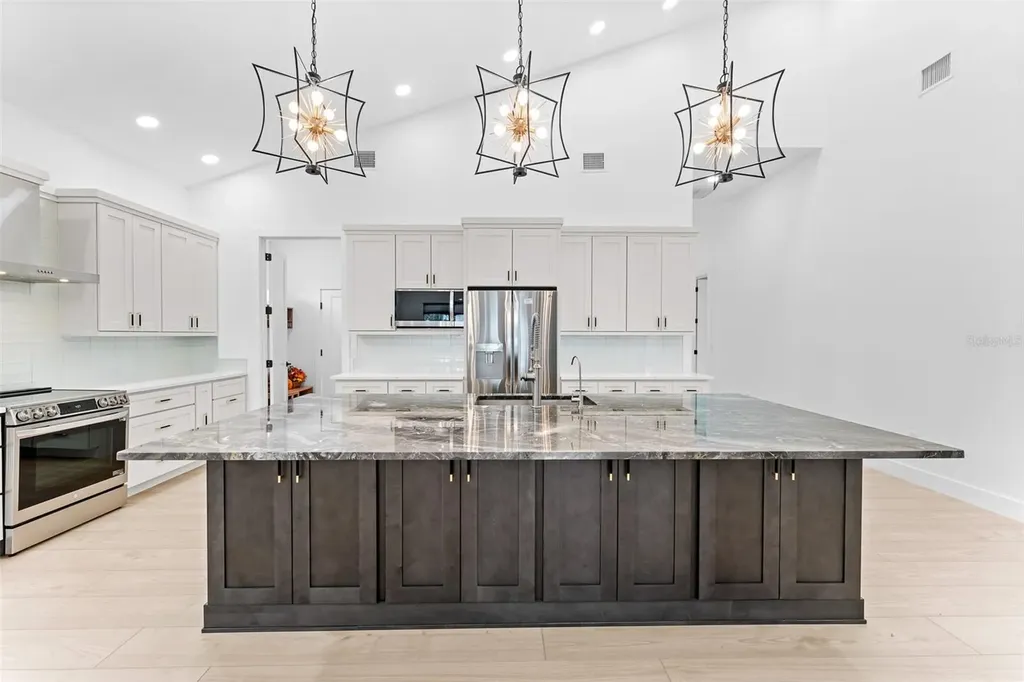 4907 15th Avenue N St Petersburg FL 33710