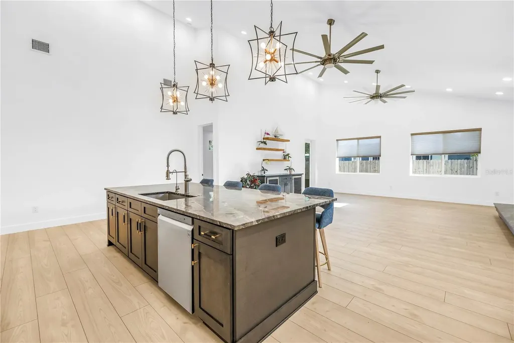 4907 15th Avenue N St Petersburg FL 33710