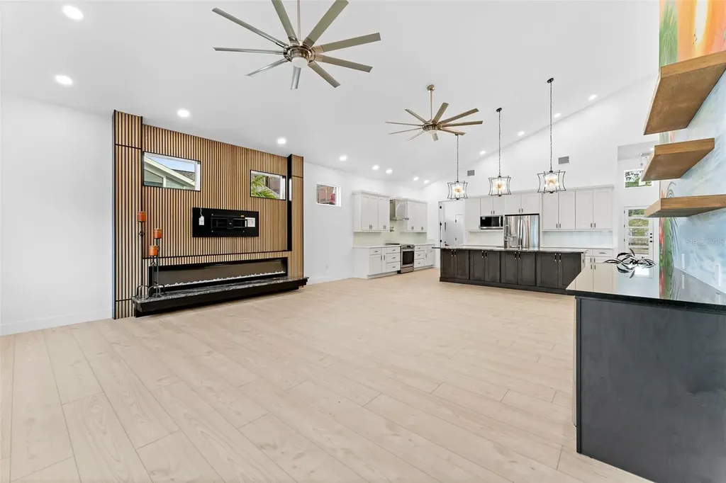 4907 15th Avenue N St Petersburg FL 33710