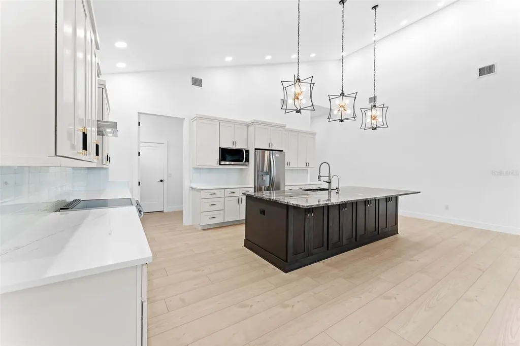 4907 15th Avenue N St Petersburg FL 33710