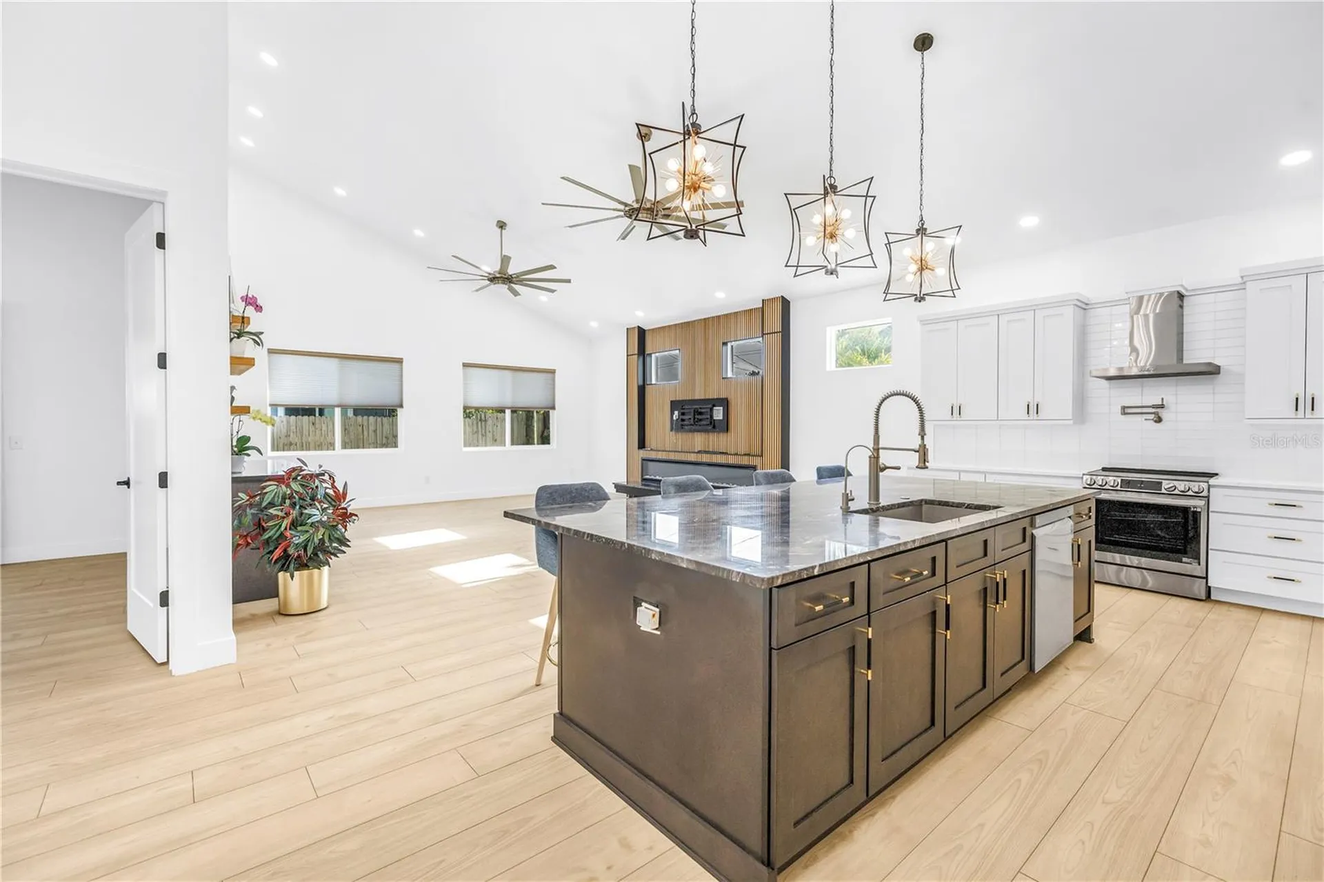 4907 15th Avenue N St Petersburg FL 33710