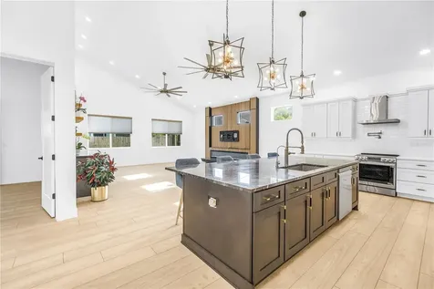 4907 15th Avenue N St Petersburg FL 33710