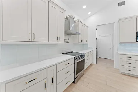 4907 15th Avenue N St Petersburg FL 33710