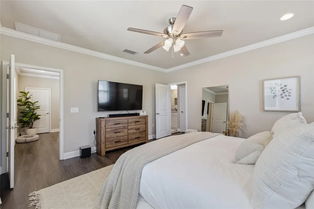2407 W North B Street Tampa FL 33609