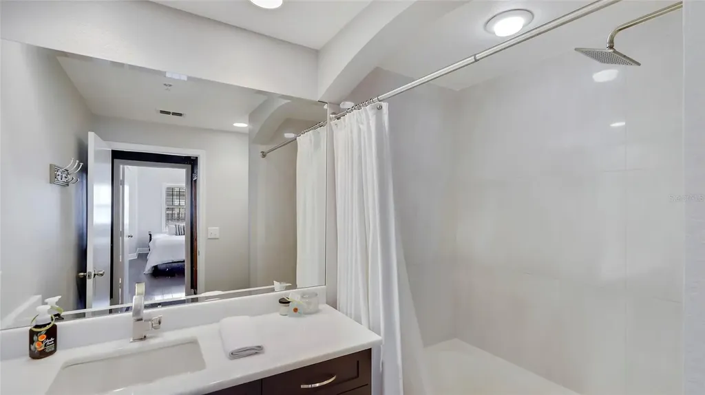 200 4th Avenue S St Petersburg FL 33701