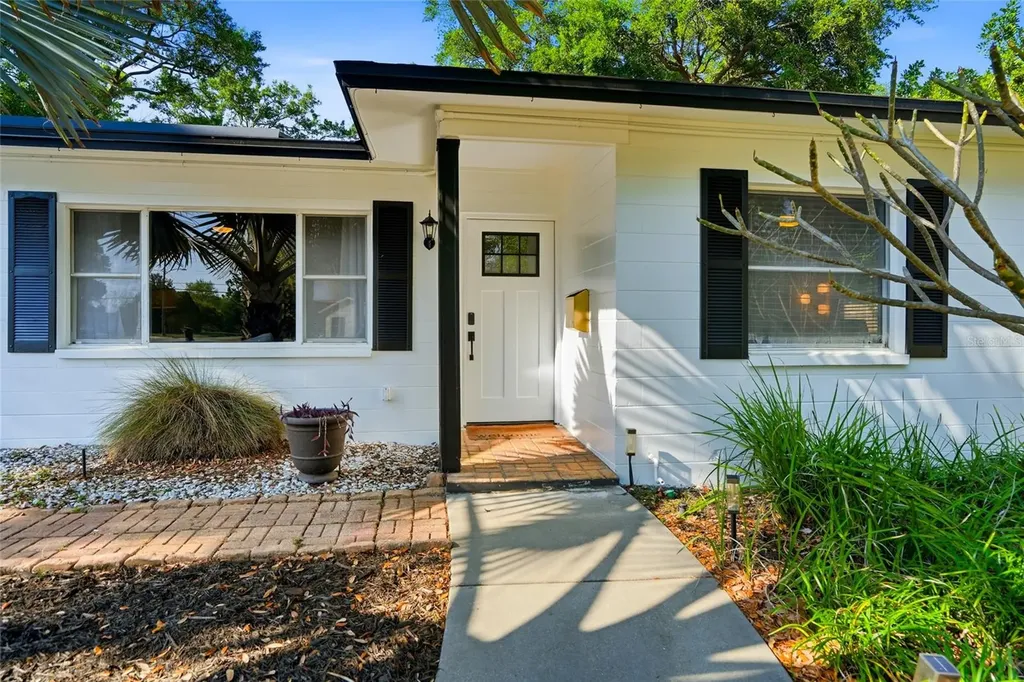 1349 78th Avenue N St Petersburg FL 33702