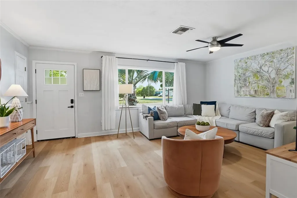 1349 78th Avenue N St Petersburg FL 33702