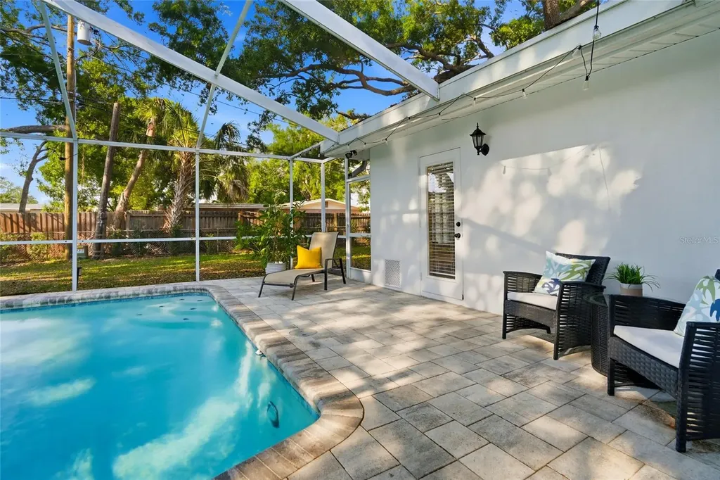 1349 78th Avenue N St Petersburg FL 33702