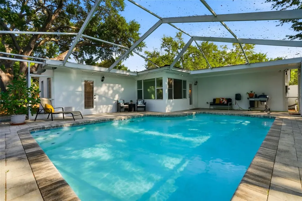 1349 78th Avenue N St Petersburg FL 33702