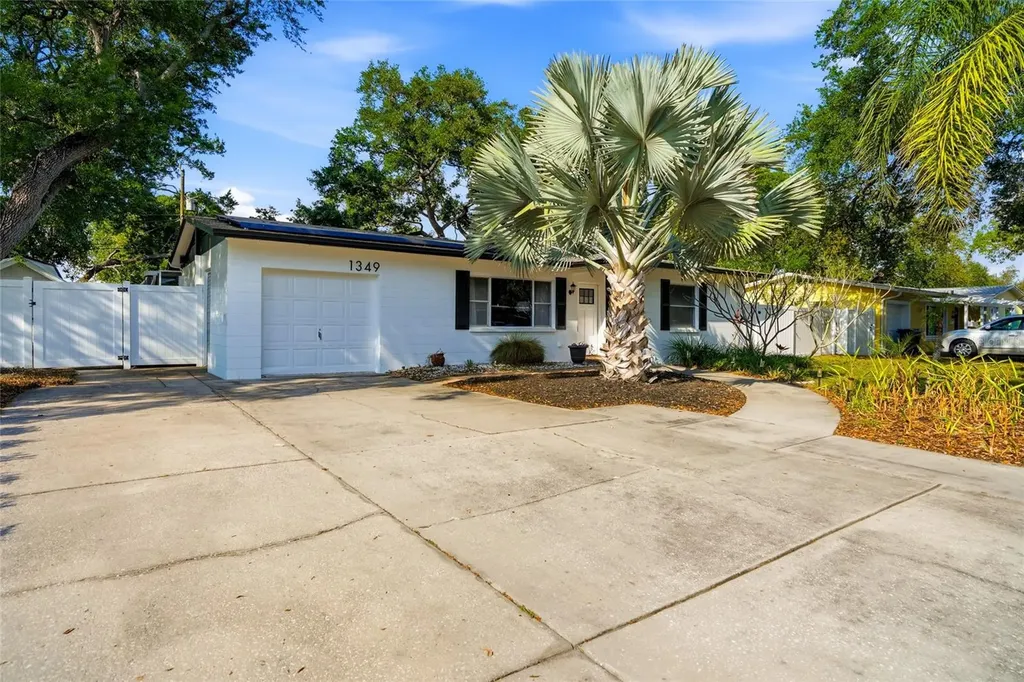 1349 78th Avenue N St Petersburg FL 33702