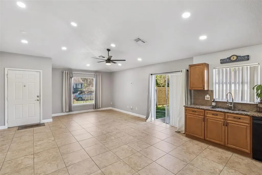 219 E 15th Street Apopka FL 32703