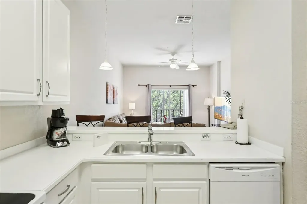 915 New Providence Davenport FL 33897