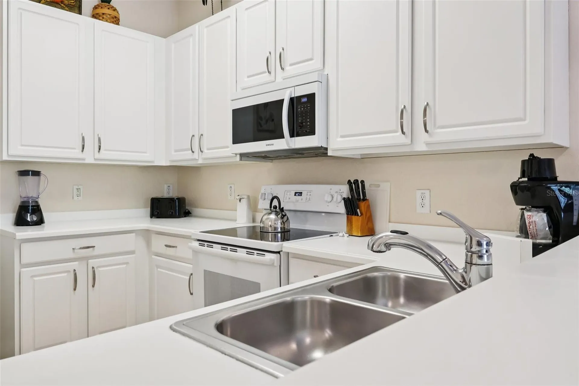 915 New Providence Davenport FL 33897