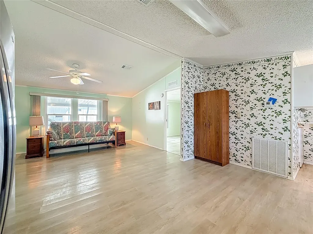 980 7th Street NW Largo FL 33770