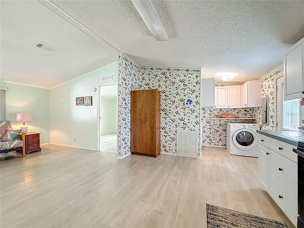 980 7th Street NW Largo FL 33770