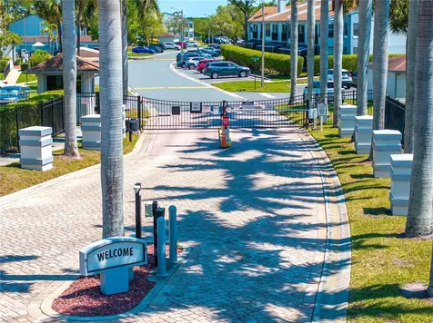2017 Skimmer Ct W Clearwater FL 33762