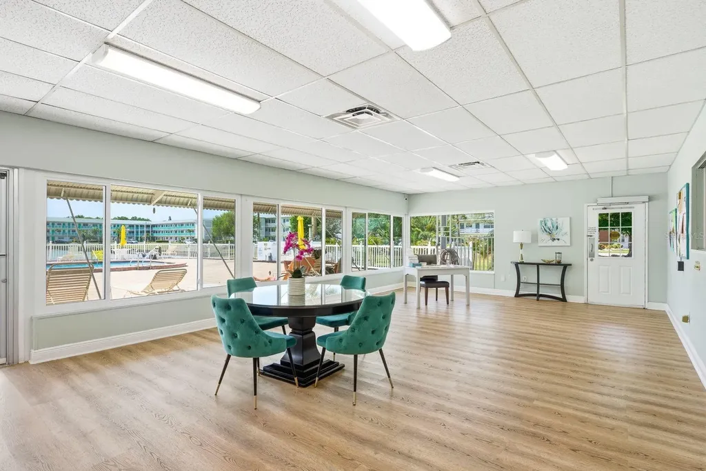 2011 58th Avenue N St Petersburg FL 33714