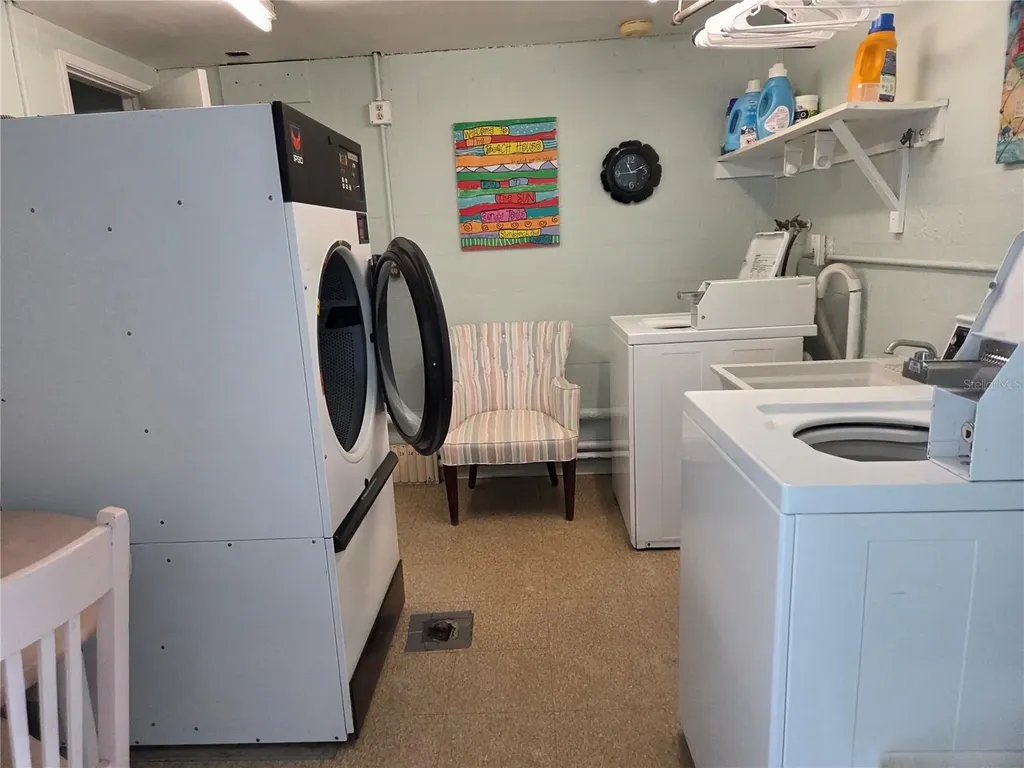 2011 58th Avenue N St Petersburg FL 33714