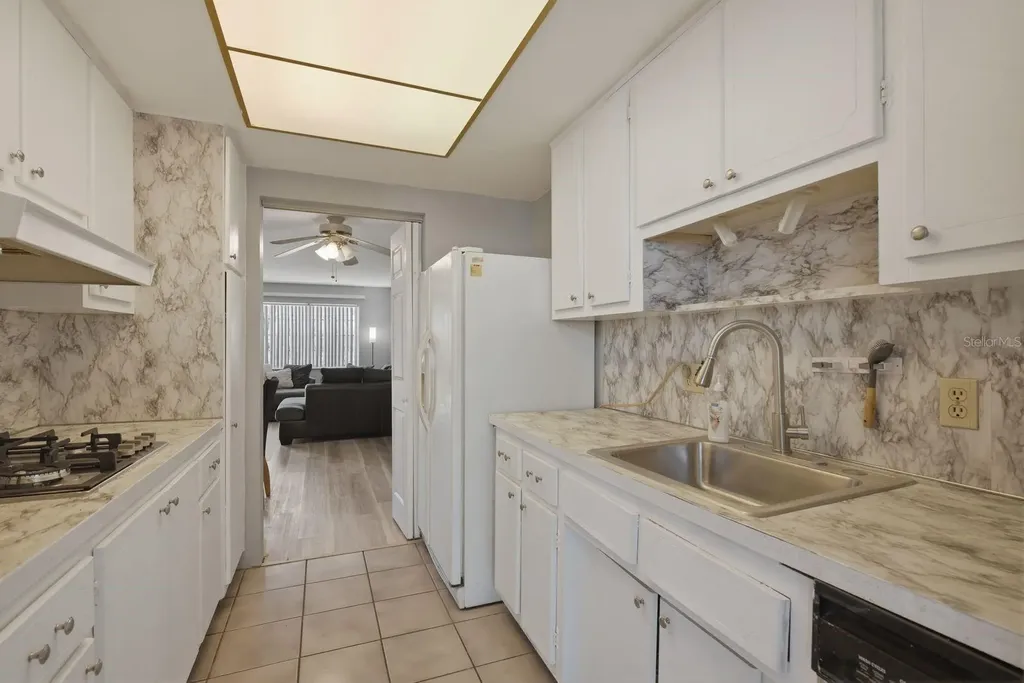 2011 58th Avenue N St Petersburg FL 33714