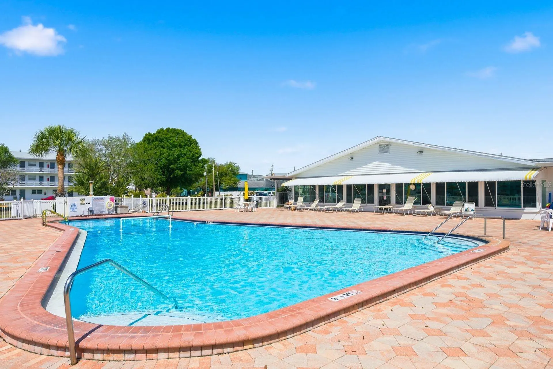2011 58th Avenue N St Petersburg FL 33714