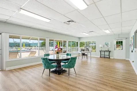 2011 58th Avenue N St Petersburg FL 33714