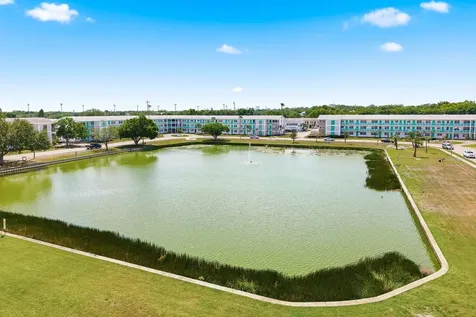 2011 58th Avenue N St Petersburg FL 33714